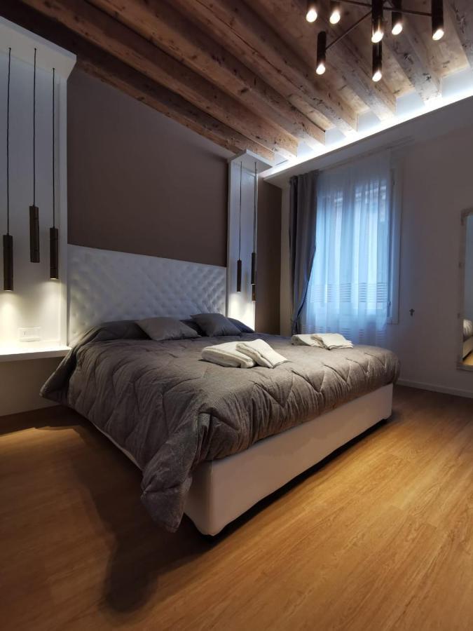 Deluxe 3 Bedroom Flat In Rialto Veneza Exterior foto