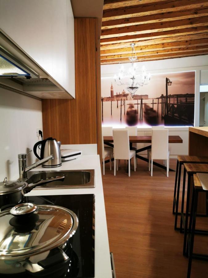 Deluxe 3 Bedroom Flat In Rialto Veneza Exterior foto